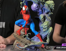 Cargar imagen en el visor de la galería, Spider-man Premium Format™ Figure by Sideshow Collectibles
